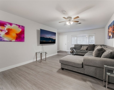 3992 Chinchilla Avenue - Photo Thumbnail 6