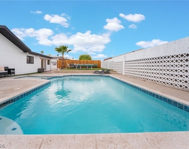 3992 Chinchilla Avenue - Photo Thumbnail 45