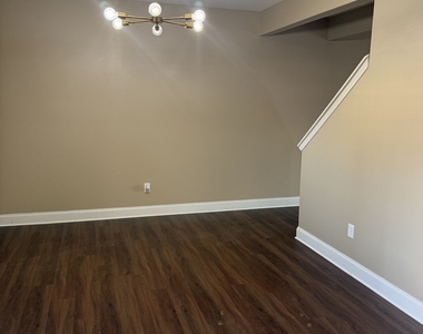 2104 Ginger Estates Drive Ne - Photo Thumbnail 9
