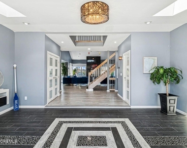 385 Aldo Drive - Photo Thumbnail 5