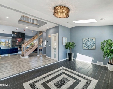 385 Aldo Drive - Photo Thumbnail 8