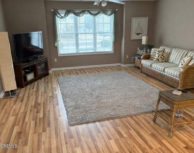1615 Boulevard - Photo Thumbnail 2