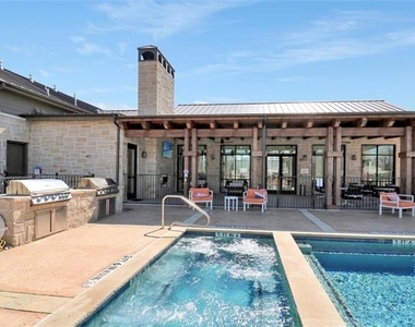 2601 La Altura Lane - Photo Thumbnail 18