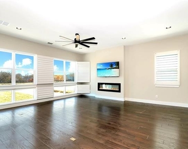 2601 La Altura Lane - Photo Thumbnail 5