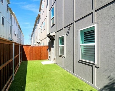 2601 La Altura Lane - Photo Thumbnail 4