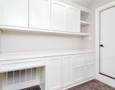 2601 La Altura Lane - Photo Thumbnail 17