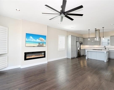 2601 La Altura Lane - Photo Thumbnail 6