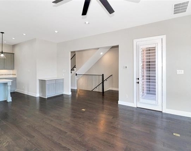 2601 La Altura Lane - Photo Thumbnail 10