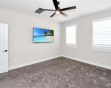 2601 La Altura Lane - Photo Thumbnail 13