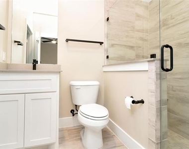 2601 La Altura Lane - Photo Thumbnail 16