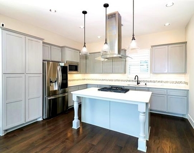 2601 La Altura Lane - Photo Thumbnail 7