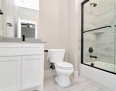2601 La Altura Lane - Photo Thumbnail 12