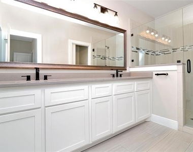 2601 La Altura Lane - Photo Thumbnail 14