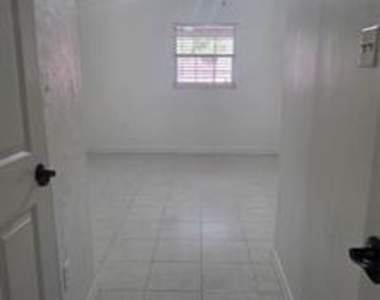 822 Colchester Drive - Photo Thumbnail 9