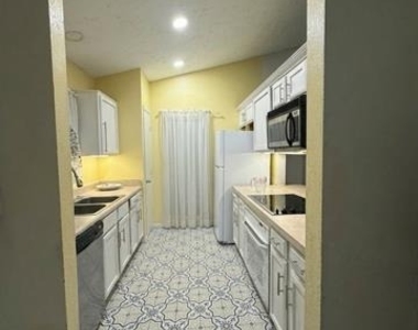 822 Colchester Drive - Photo Thumbnail 1