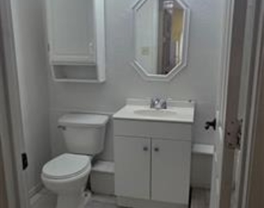 822 Colchester Drive - Photo Thumbnail 6