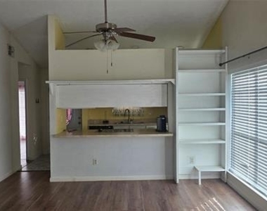 822 Colchester Drive - Photo Thumbnail 2