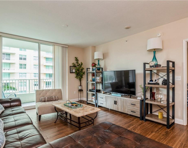 625 Casa Loma Boulevard - Photo Thumbnail 4