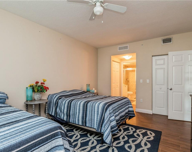 625 Casa Loma Boulevard - Photo Thumbnail 8