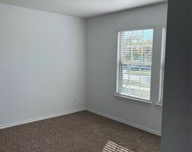 1001 Euston Street - Photo Thumbnail 5