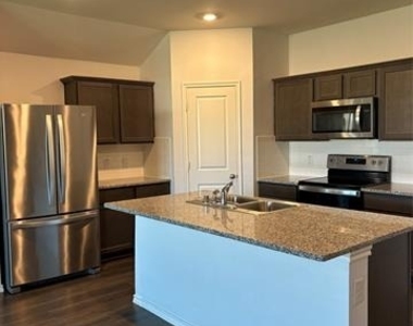 1001 Euston Street - Photo Thumbnail 2