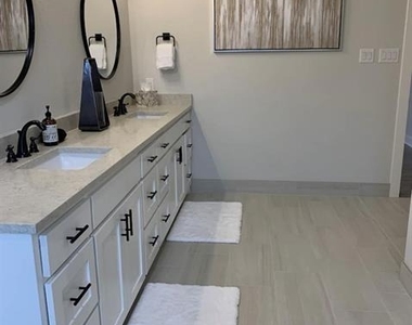 306 Village Way - Photo Thumbnail 6