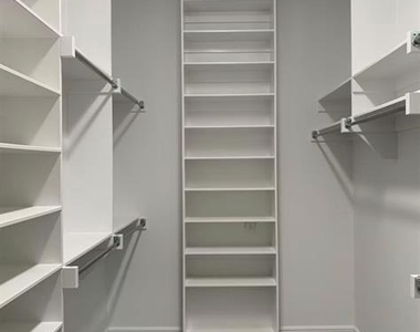 306 Village Way - Photo Thumbnail 8