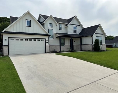 306 Village Way - Photo Thumbnail 1
