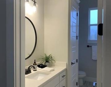 306 Village Way - Photo Thumbnail 11