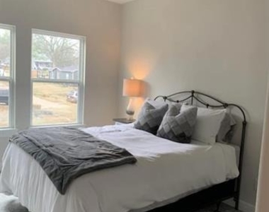 306 Village Way - Photo Thumbnail 10