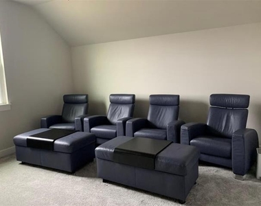 306 Village Way - Photo Thumbnail 9