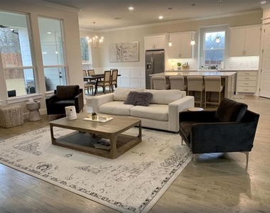 306 Village Way - Photo Thumbnail 2
