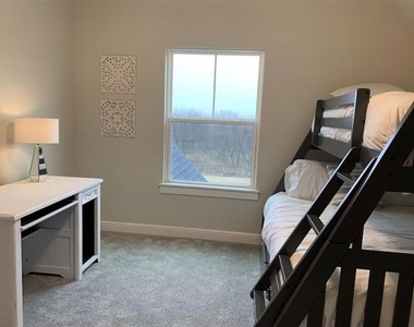 306 Village Way - Photo Thumbnail 12