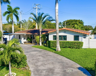 2601 Ne 8th Court - Photo Thumbnail 9