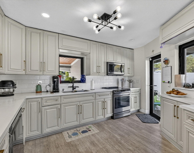 2601 Ne 8th Court - Photo Thumbnail 1