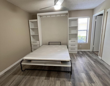 616 Executive Center Drive - Photo Thumbnail 4