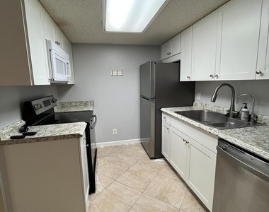 616 Executive Center Drive - Photo Thumbnail 5