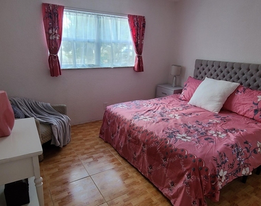 3374 Nw 64th Street - Photo Thumbnail 2