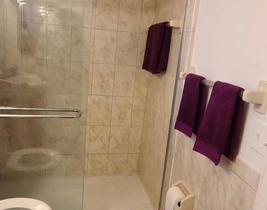 3374 Nw 64th Street - Photo Thumbnail 9
