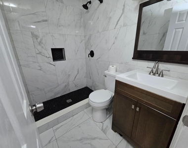 1021 Sw 32nd Court - Photo Thumbnail 4