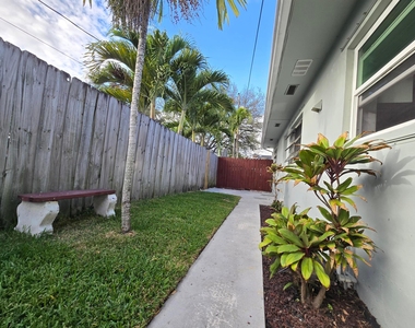 1021 Sw 32nd Court - Photo Thumbnail 8