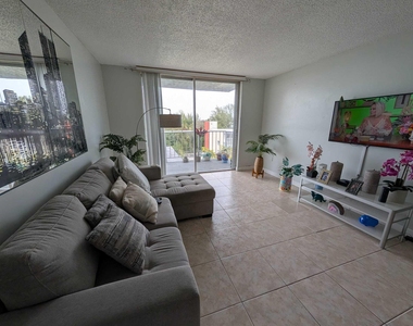 1470 Ne 125th Terrace - Photo Thumbnail 3