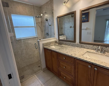 249 Ne Glentry Avenue - Photo Thumbnail 10