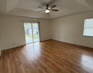249 Ne Glentry Avenue - Photo Thumbnail 11