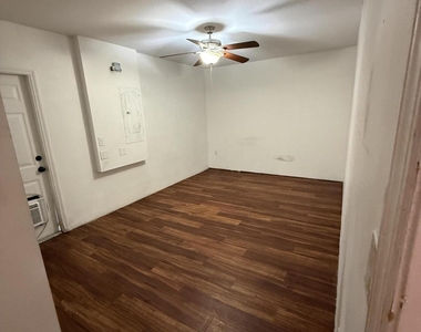 249 Ne Glentry Avenue - Photo Thumbnail 9