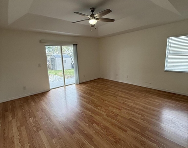 249 Ne Glentry Avenue - Photo Thumbnail 12