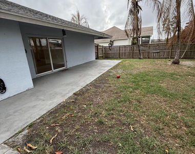 249 Ne Glentry Avenue - Photo Thumbnail 13
