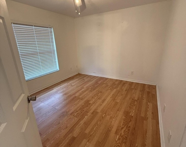 249 Ne Glentry Avenue - Photo Thumbnail 4