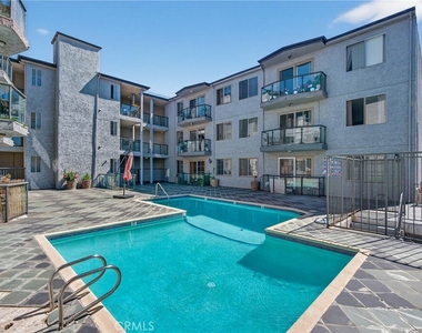 4441 Woodman Avenue - Photo Thumbnail 22
