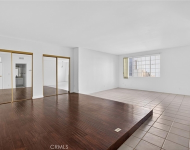 4441 Woodman Avenue - Photo Thumbnail 3